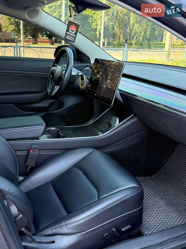Седан Tesla Model 3 2018 в Золотоноші