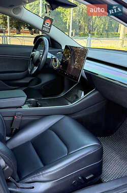Седан Tesla Model 3 2018 в 