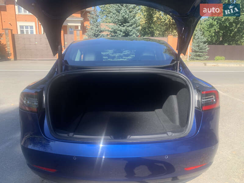 Седан Tesla Model 3 2020 в Киеве