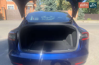 Седан Tesla Model 3 2020 в 