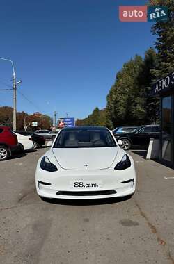 Седан Tesla Model 3 2021 в 