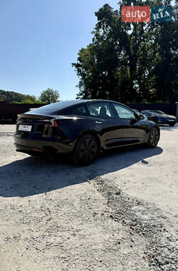Седан Tesla Model 3 2024 в 