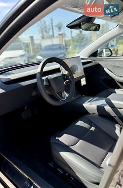 Седан Tesla Model 3 2024 в 