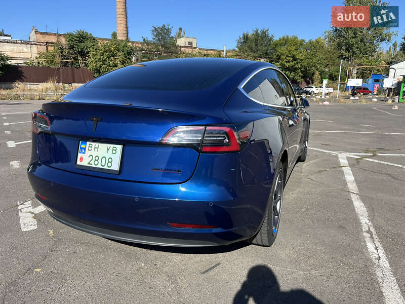 Седан Tesla Model 3 2018 в Одесі