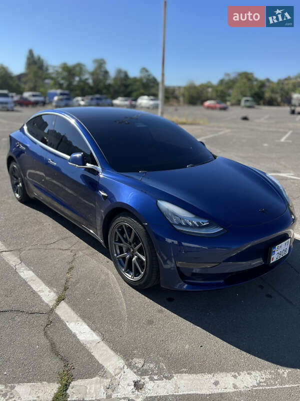 Седан Tesla Model 3 2018 в 
