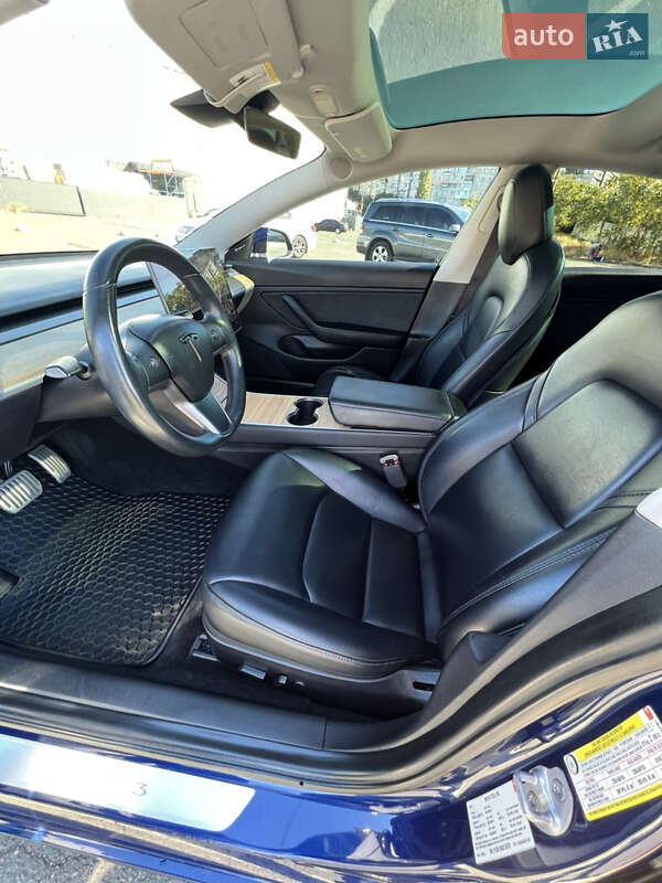Седан Tesla Model 3 2018 в Одесі
