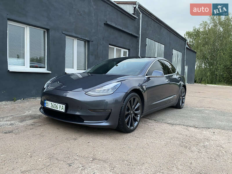 Седан Tesla Model 3 2019 в Прилуках