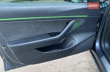 Седан Tesla Model 3 2019 в 