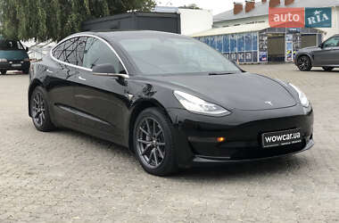 Седан Tesla Model 3 2020 в Черновцах