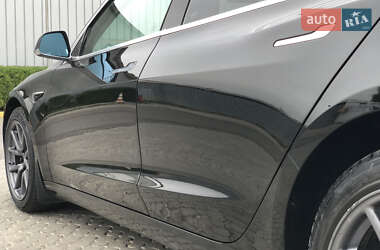 Седан Tesla Model 3 2020 в 