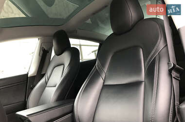 Седан Tesla Model 3 2020 в 
