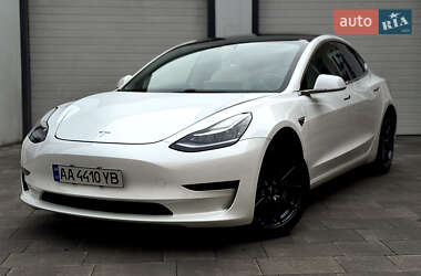 Седан Tesla Model 3 2020 в 