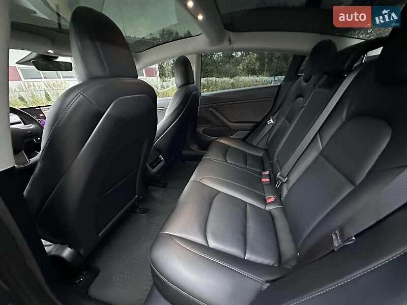 Седан Tesla Model 3 2020 в Луцьку