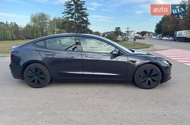 Седан Tesla Model 3 2024 в 