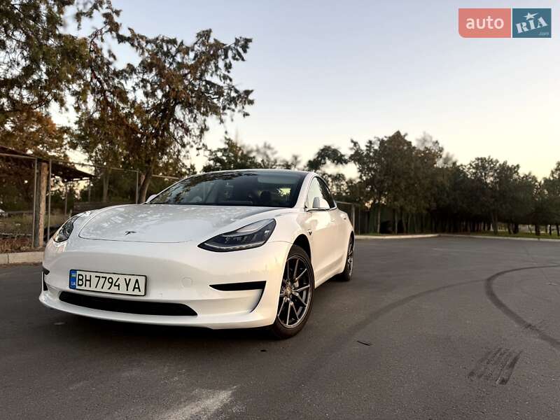 Седан Tesla Model 3 2019 в Измаиле