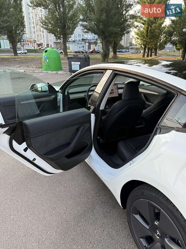 Седан Tesla Model 3 2023 в Черкасах