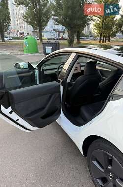 Седан Tesla Model 3 2023 в 