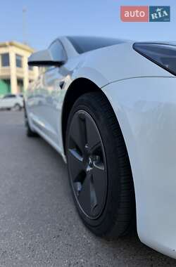 Седан Tesla Model 3 2023 в 