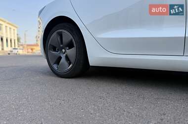Седан Tesla Model 3 2023 в 