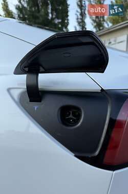 Седан Tesla Model 3 2023 в 