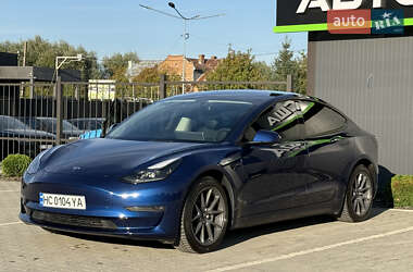 Седан Tesla Model 3 2022 в 