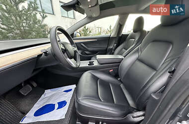 Седан Tesla Model 3 2022 в 