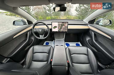 Седан Tesla Model 3 2022 в 