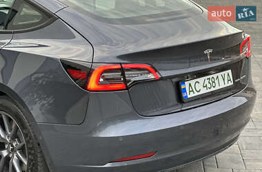 Седан Tesla Model 3 2022 в 