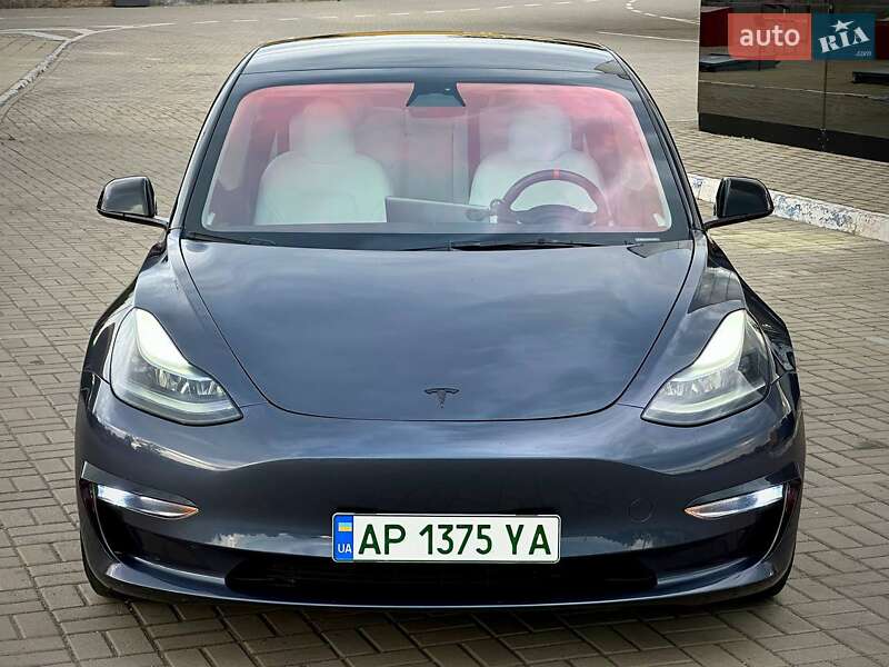 Седан Tesla Model 3 2023 в 