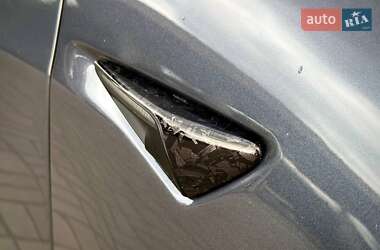 Седан Tesla Model 3 2023 в 
