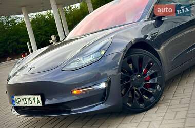 Седан Tesla Model 3 2023 в 