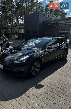 Седан Tesla Model 3 2019 в Бучі