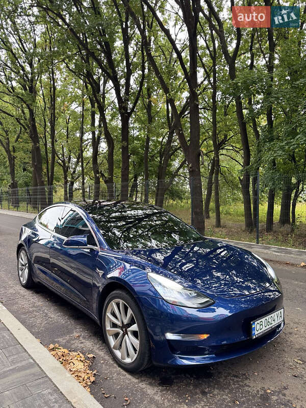 Седан Tesla Model 3 2018 в Чернигове