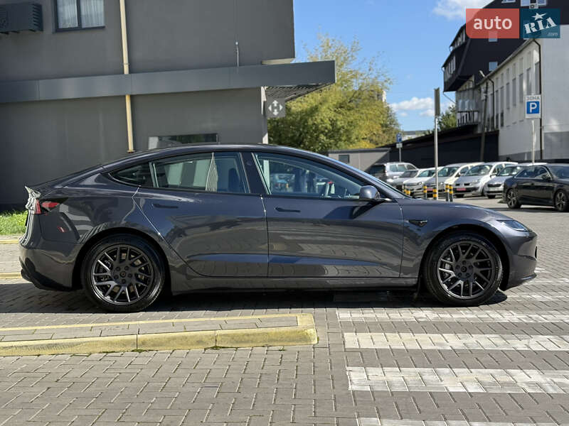 Седан Tesla Model 3 2023 в Львові