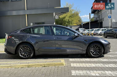 Седан Tesla Model 3 2023 в 