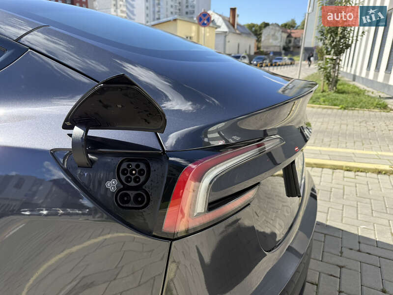 Седан Tesla Model 3 2023 в Львові