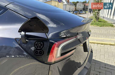 Седан Tesla Model 3 2023 в 