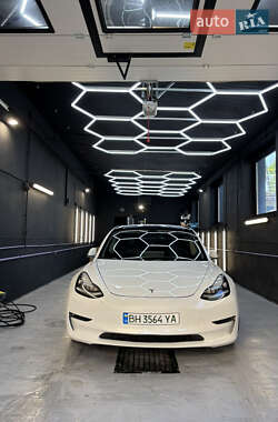 Седан Tesla Model 3 2019 в 