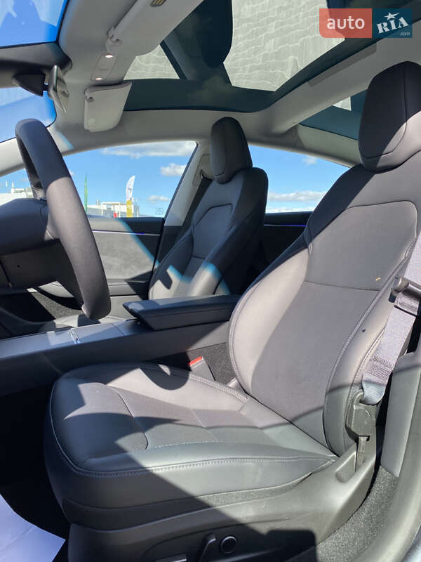 Седан Tesla Model 3 2024 в Киеве