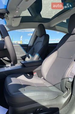 Седан Tesla Model 3 2024 в 
