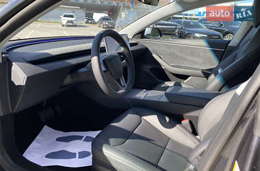 Седан Tesla Model 3 2024 в 