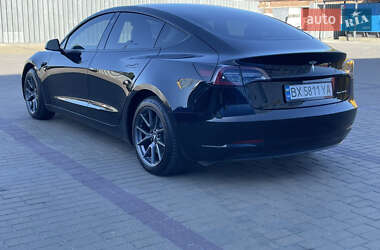 Седан Tesla Model 3 2021 в 