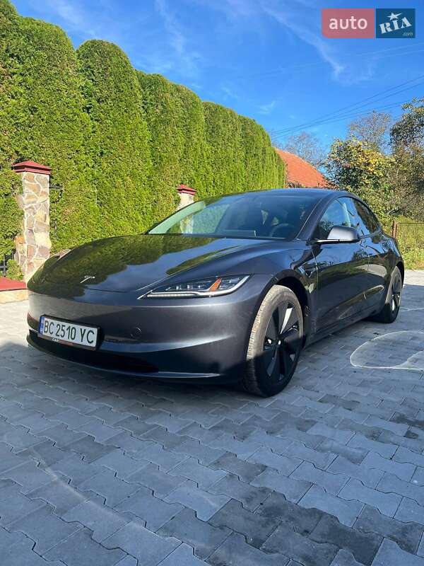 Седан Tesla Model 3 2024 в 