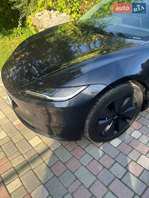 Седан Tesla Model 3 2024 в Львові