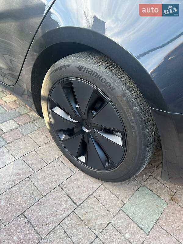 Седан Tesla Model 3 2024 в Львові