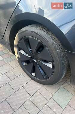 Седан Tesla Model 3 2024 в 