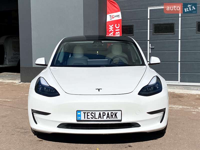 Седан Tesla Model 3 2020 в Києві