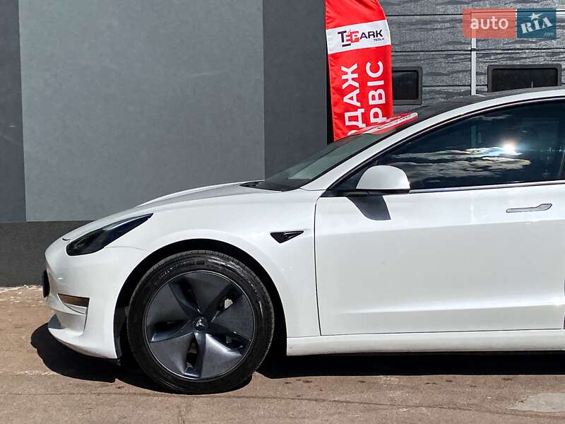 Седан Tesla Model 3 2020 в Києві