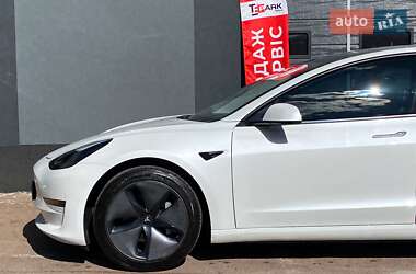 Седан Tesla Model 3 2020 в 