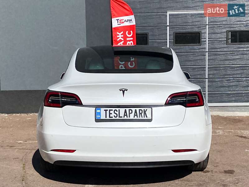 Седан Tesla Model 3 2020 в Києві